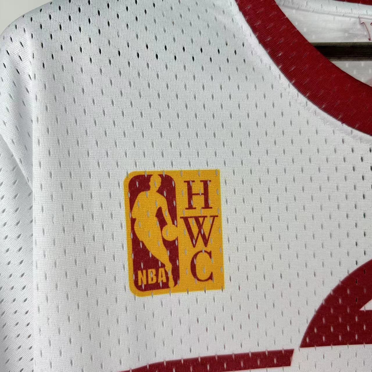 Atlanta Hawks 2026 Mitchell & Ness retro short-sleeve Hawks shirt