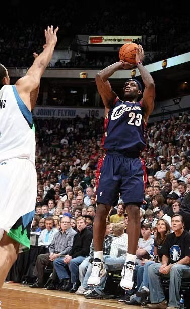 Cleveland Cavaliers 2003-04 Lebron James Mitchell & Ness Navy Hardwood Classics Swingman Jersey