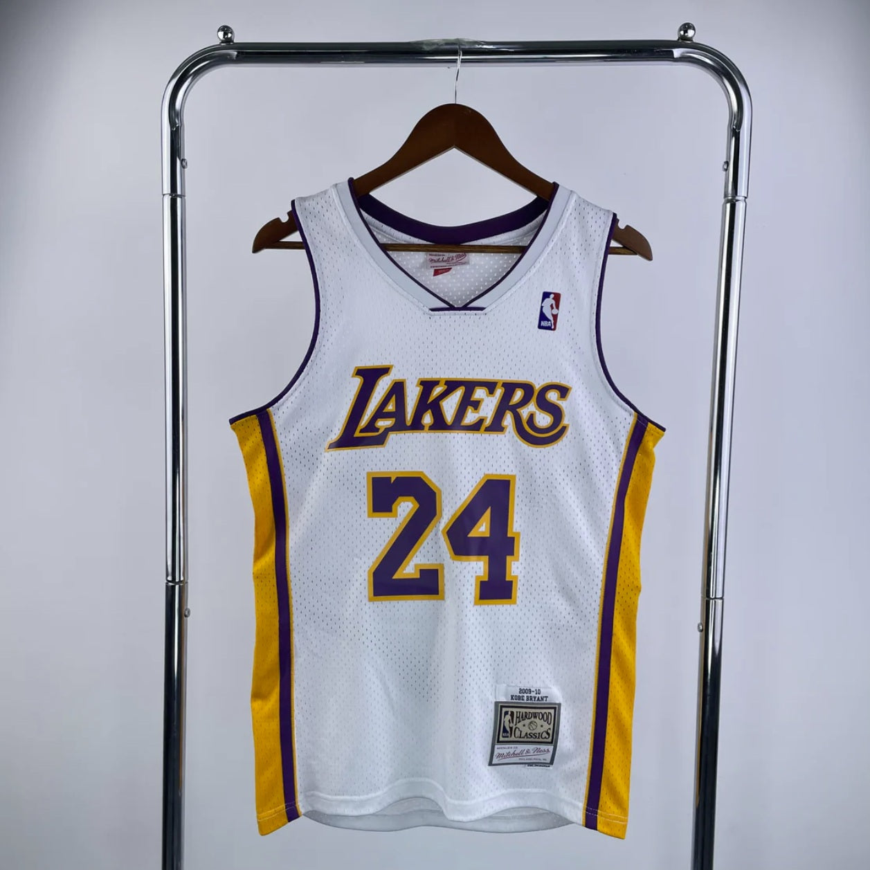 Loa Angeles Lakers 2009-10 Kobe Bryant White Mitchell & Ness Hardwood Classics Swingman Jersey