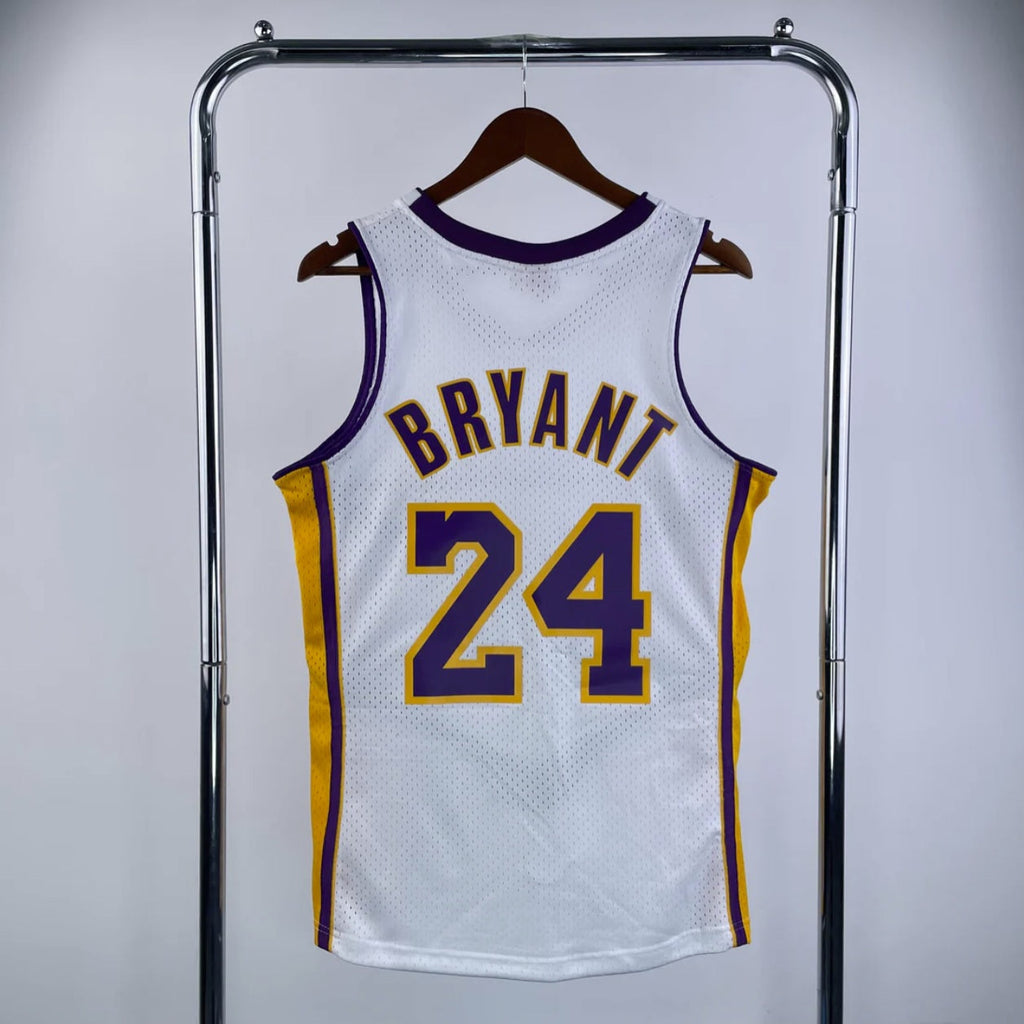 Loa Angeles Lakers 2009-10 Kobe Bryant White Mitchell & Ness Hardwood Classics Swingman Jersey